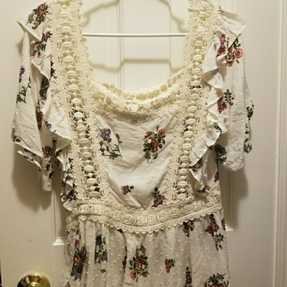Anthropologie Eri + Ali Floral Top Lace Detail